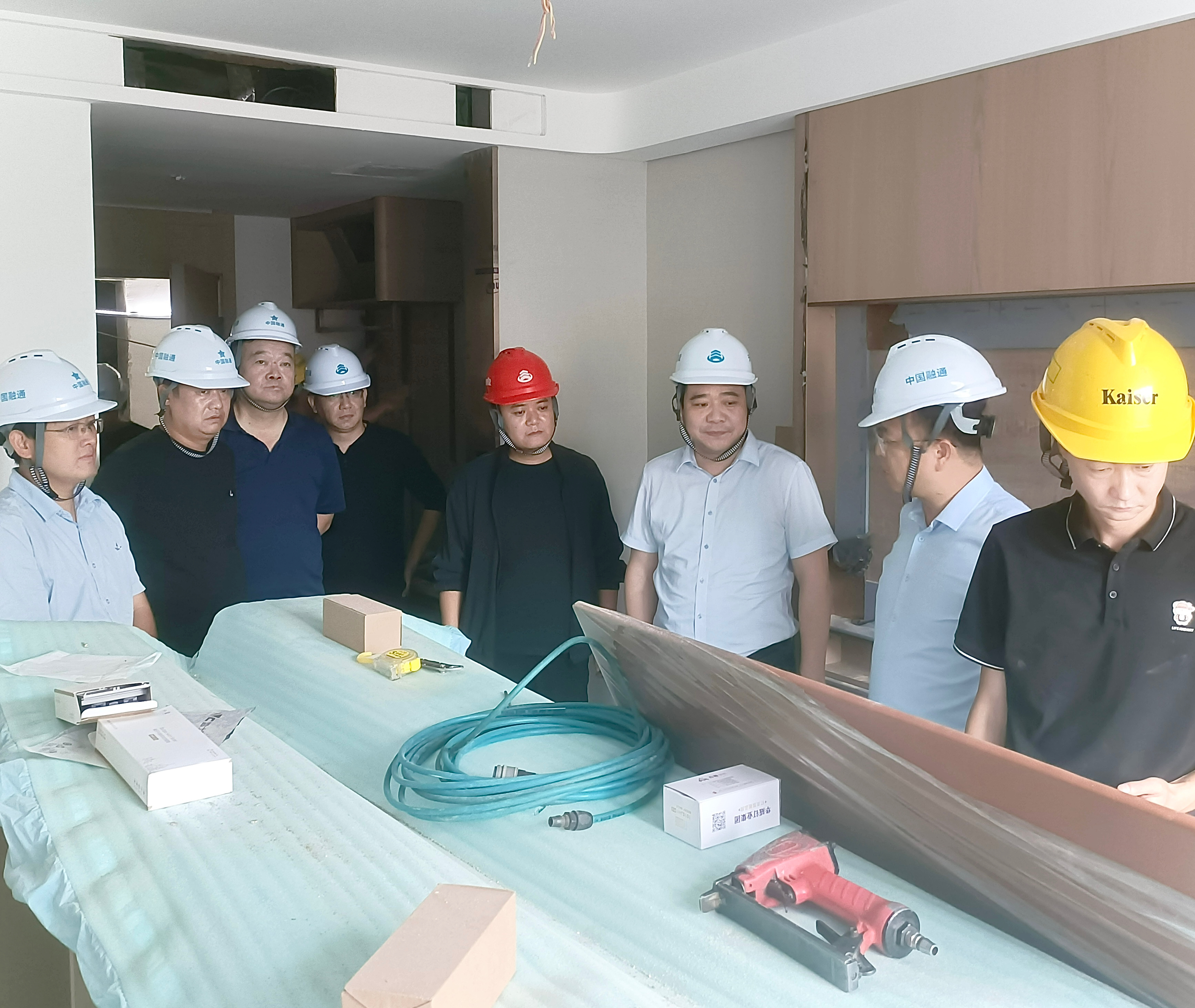 151757919547441401.jpeg 9月10日,项目建设方中国融通旅发集团联合施工方天地建设公司组成联合检查组,对项目施工现场进行了专项进度检查。(常刚).jpg