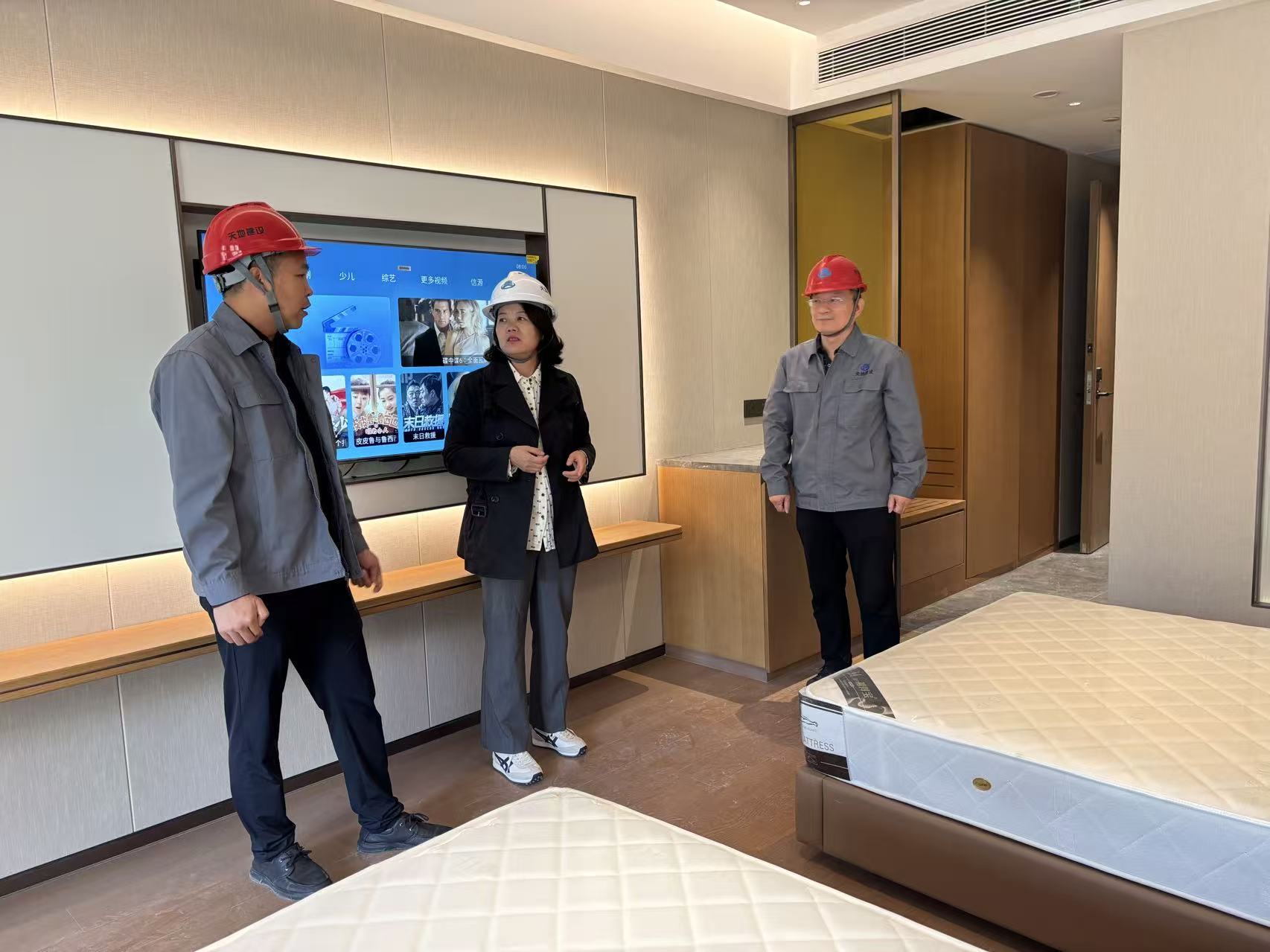 251758770116791103.jpeg 9月19日,天地建设公司纪检赴陕煤地质草滩生活办公基地项目现场开展专项监督。(高国庆).jpg