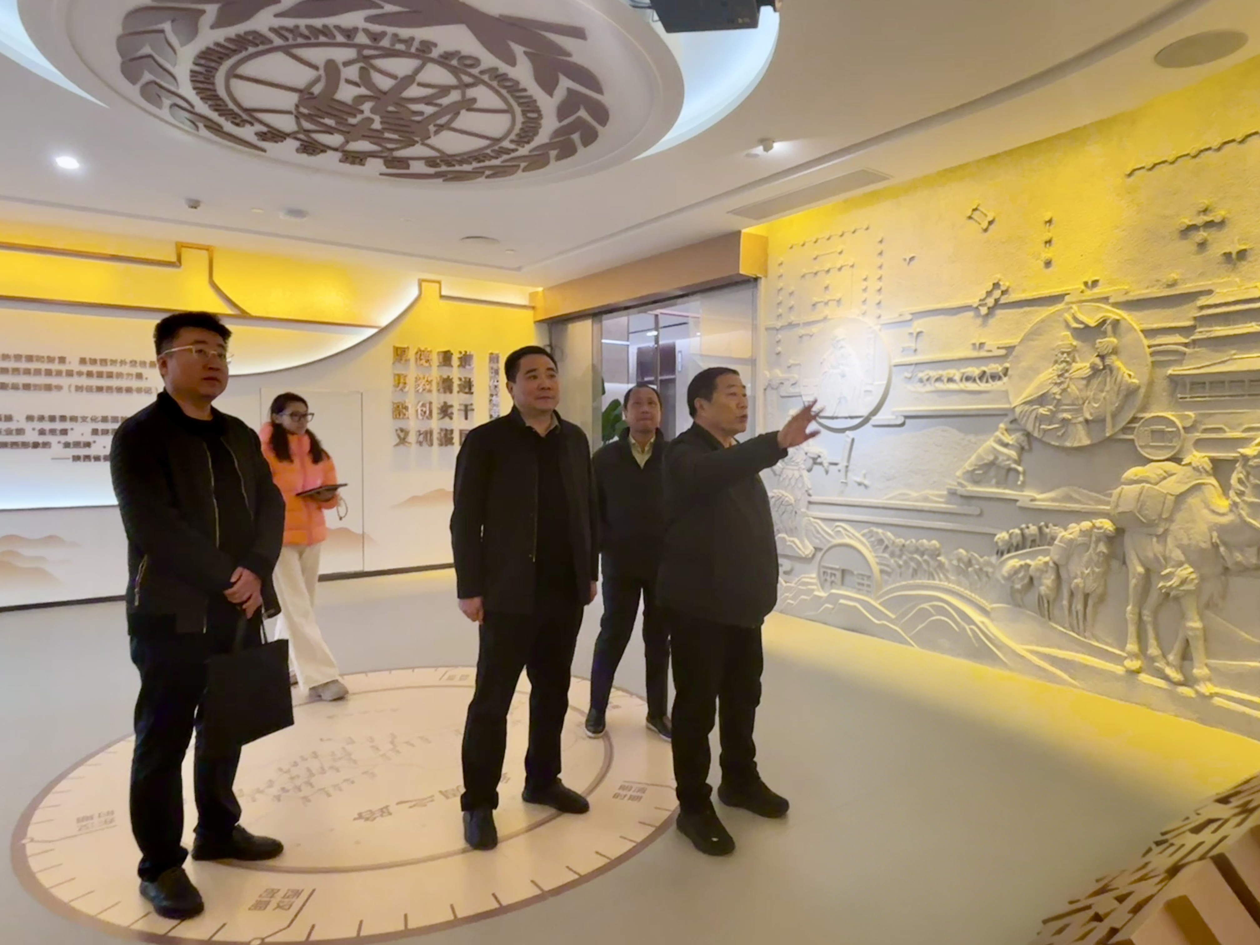 101765373156683678.jpeg 12月10日,天地建设到秦商总会走访交流。(高国庆).jpg