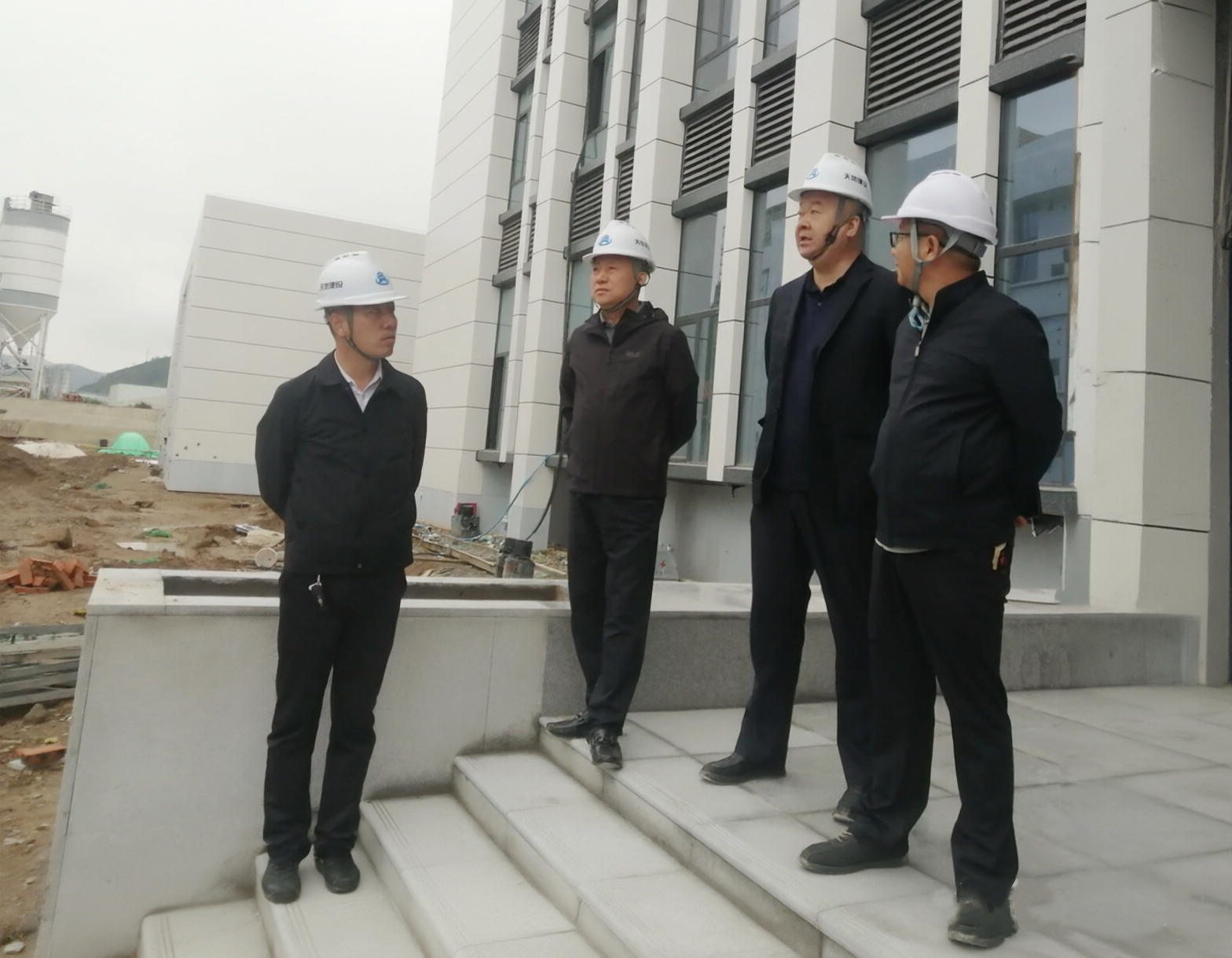 9月10日，天地建设公司一行赴陕投延安热电2×350MW机组厂前区项目现场，开展项目收尾工作督导检查。（王同飞）.jpg