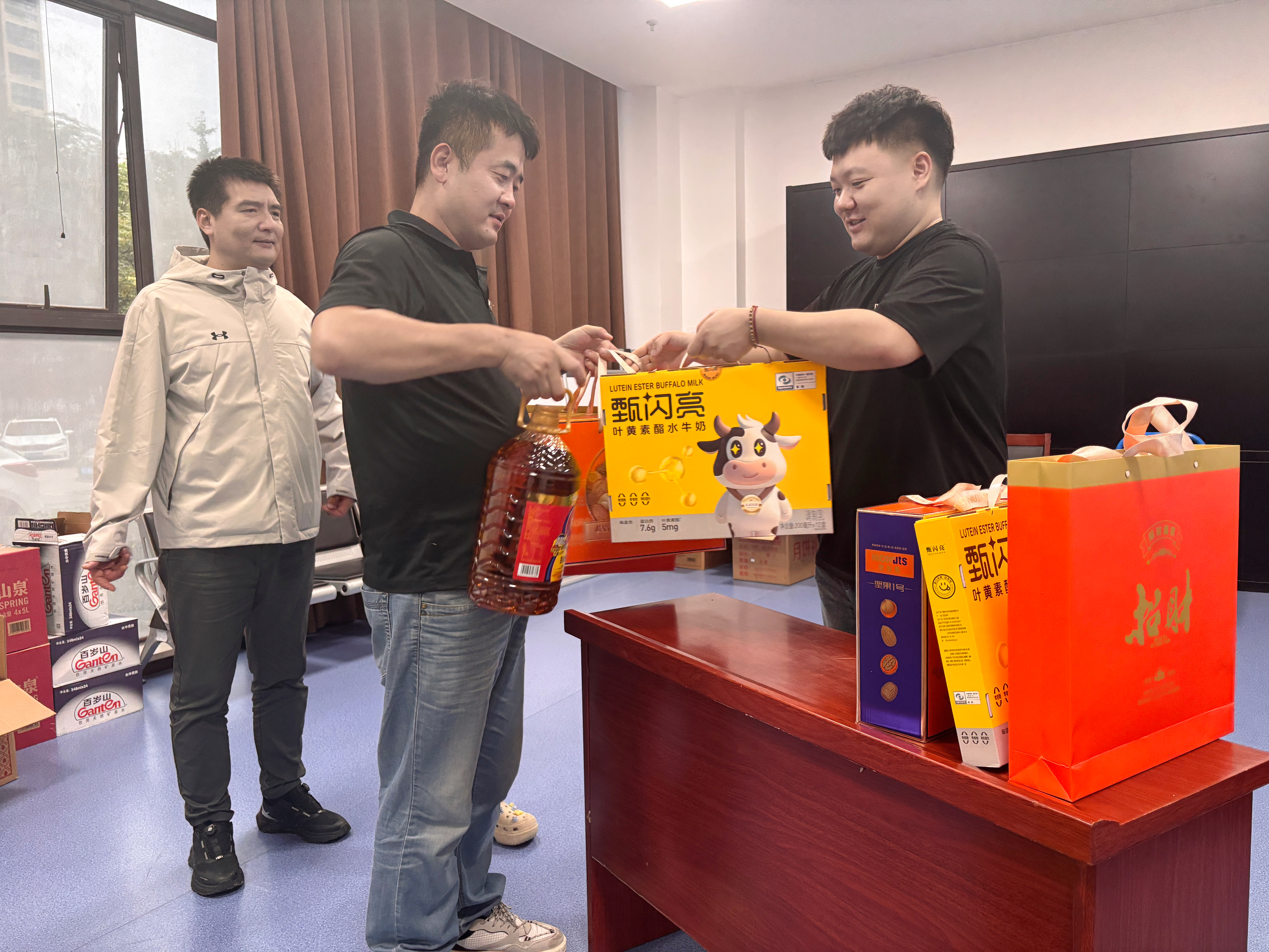 281790579492392316.jpeg 过节图.jpg